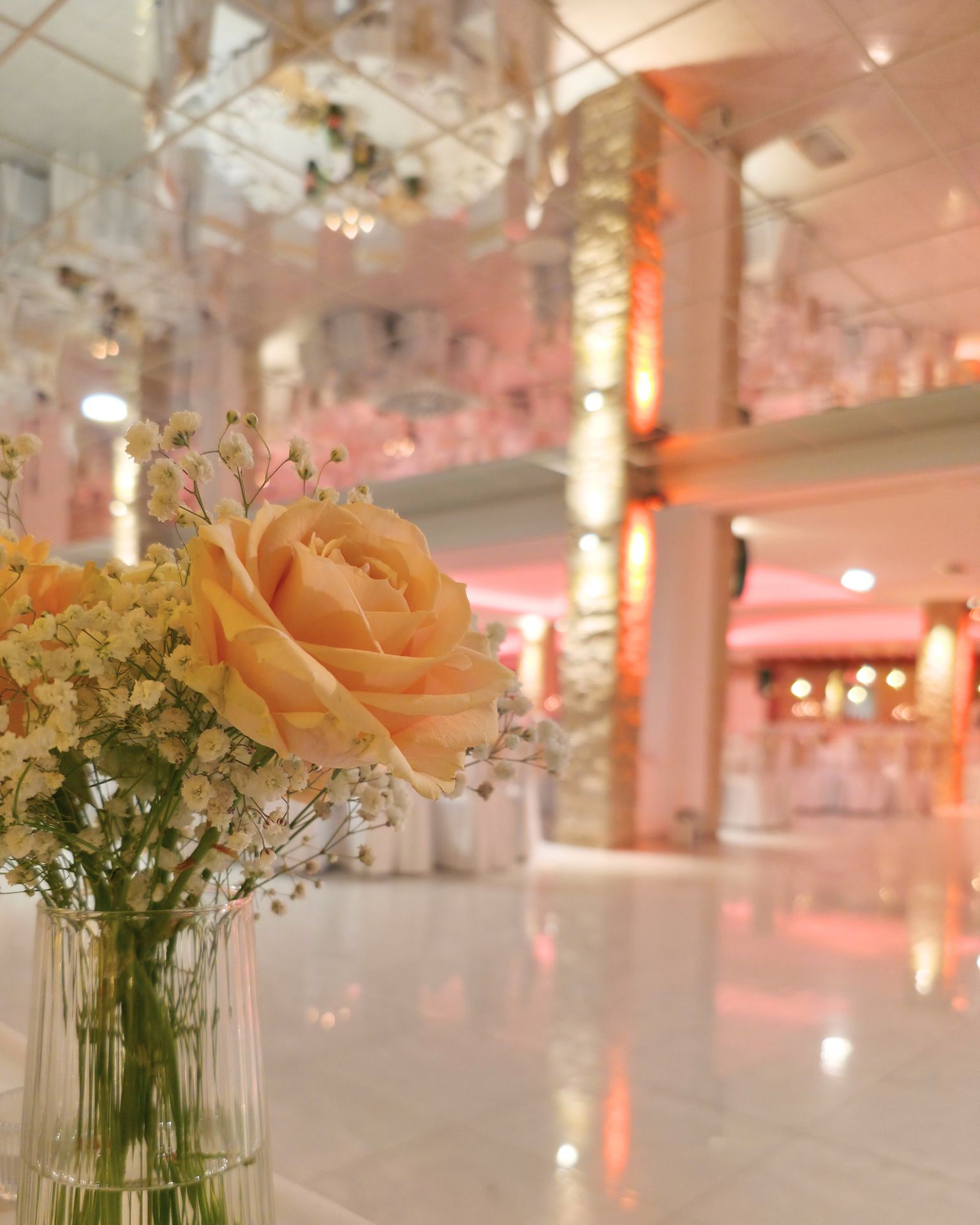 Cvjetna dekoracija za svadbenu svečanost u Restoranu Laguna