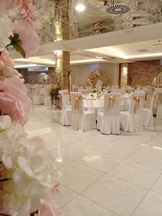 Društveni događaj u svečanoj dvorani Restorana Laguna