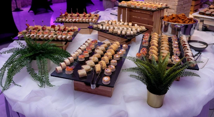 Buffet catering s toplim jelima – Restoran Laguna