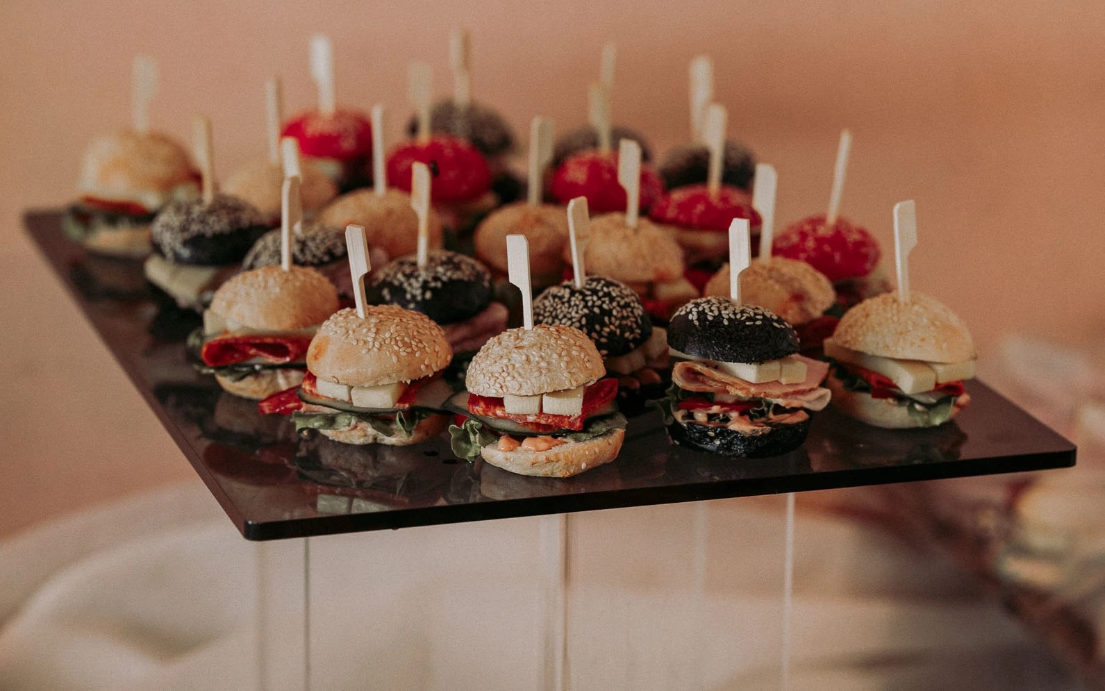 Slatki catering stol za svečanosti Restorana Laguna